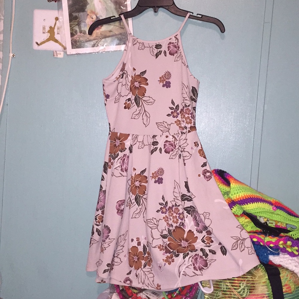 Cute little flower patterned dress 🌼